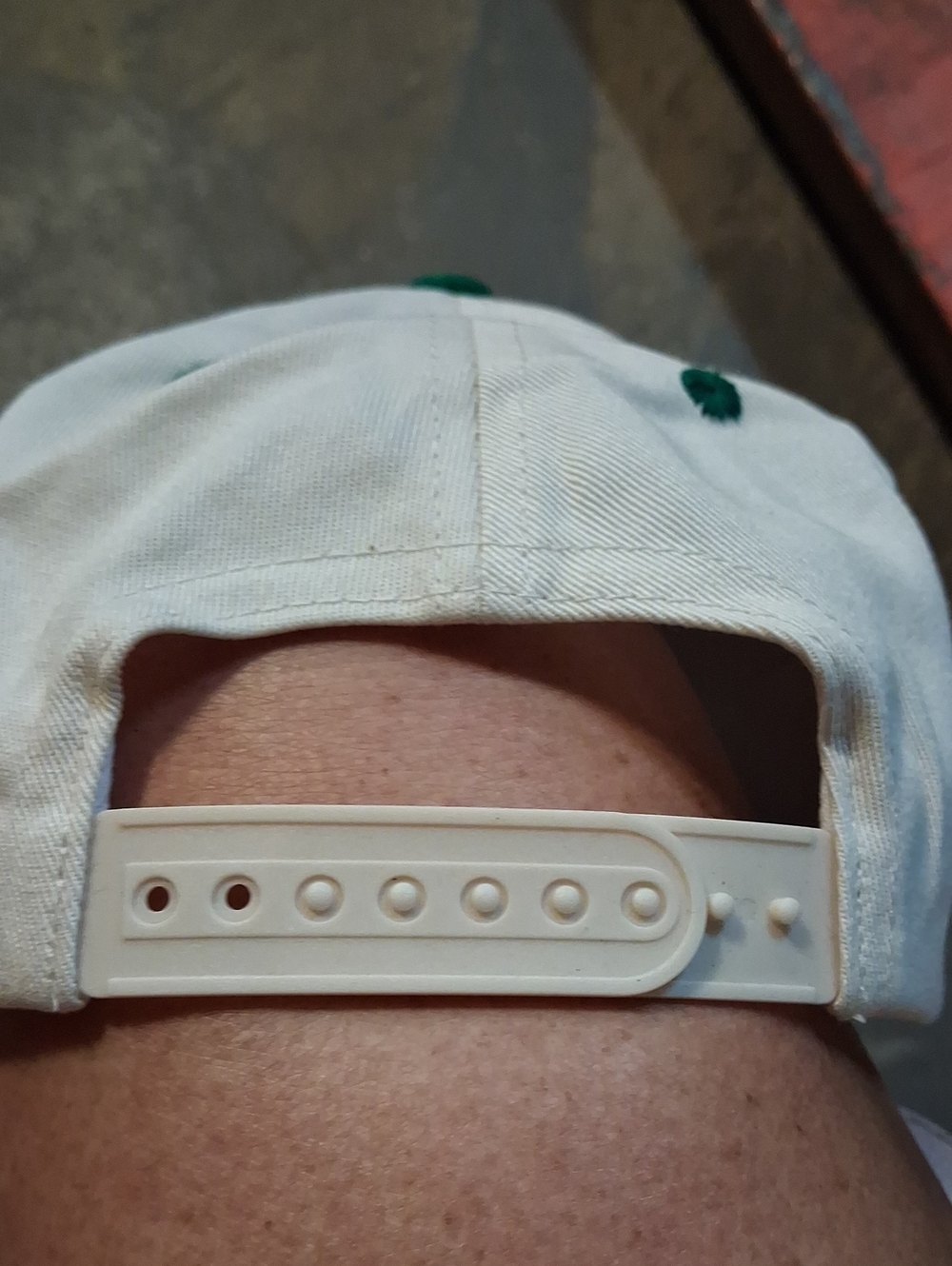 White and Green 'ORGANIC' Embroidered Trucker Hat - Picture 4 of 5